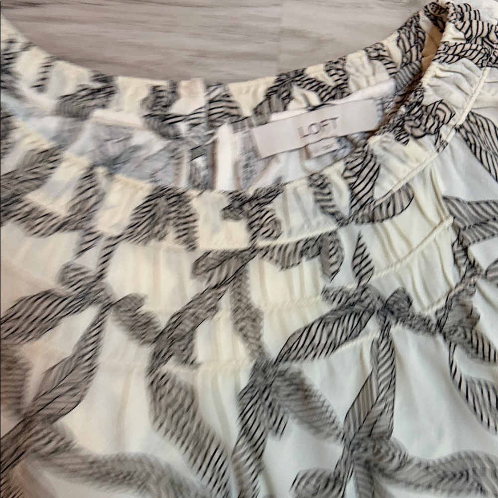LOFT Black and White Short sleeve Patterned Blouse size Large - Picture 7 of 11